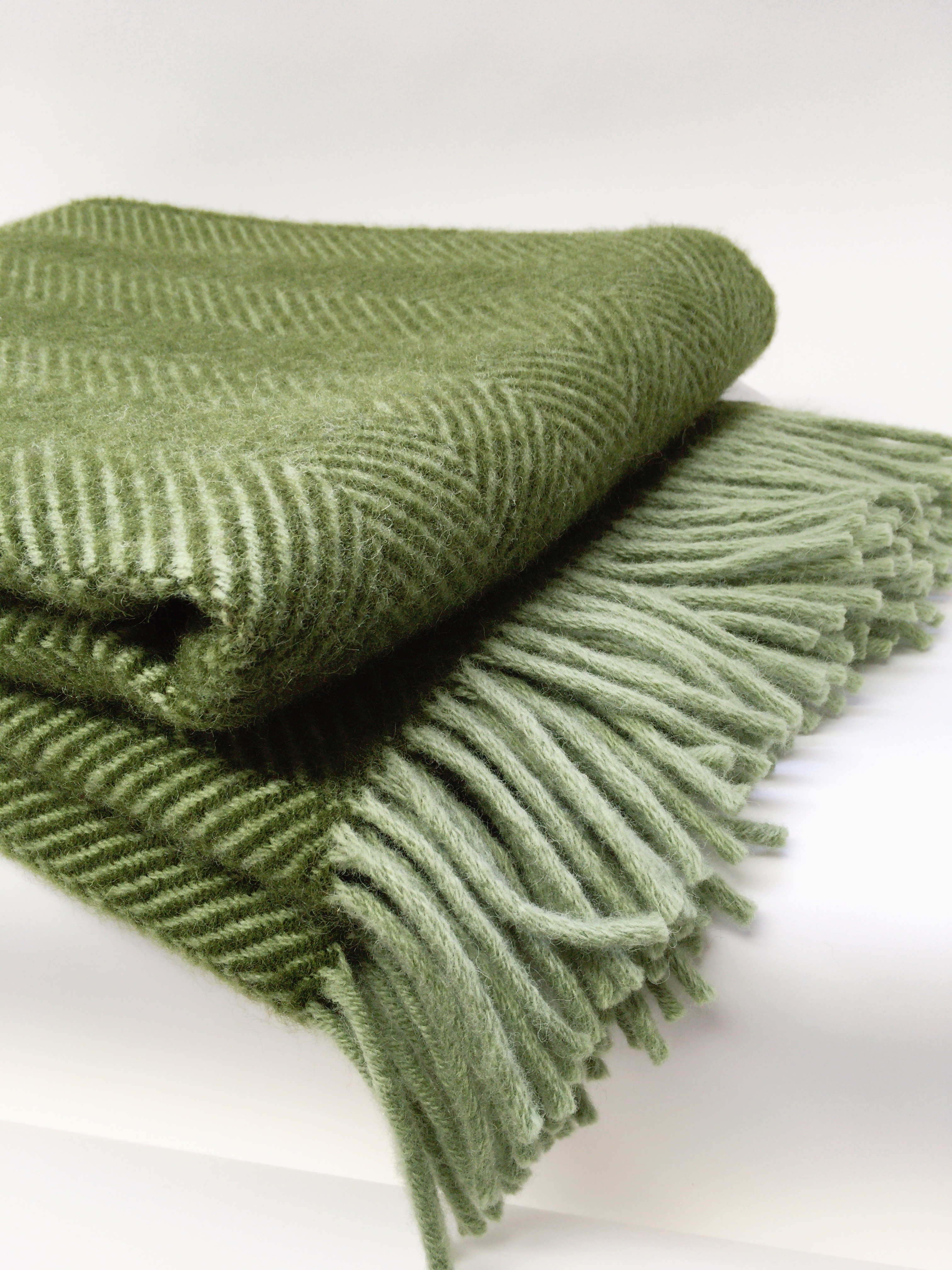 dandt-design-blanket-wool-herringbone-greendarkgreen-fb-1004
