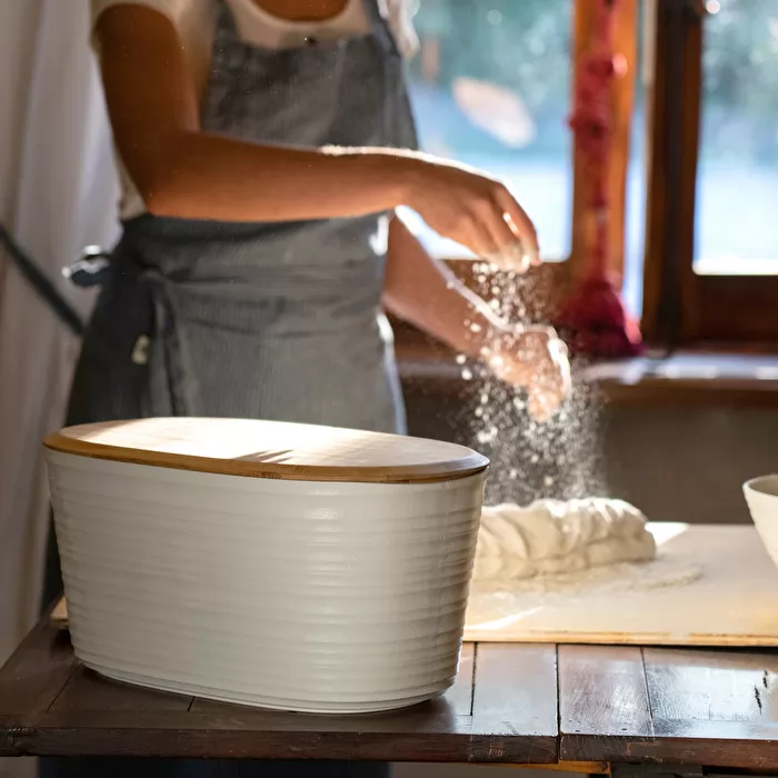 Trouva: Portapane Tierra in plastica riciclata e bambù in argilla