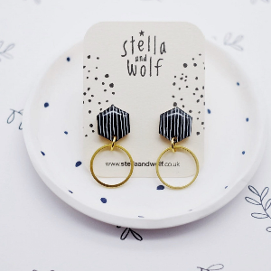 stella-and-wolf-black-and-white-geometric-hexagon-stud-earring