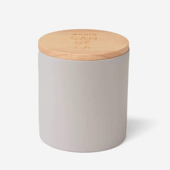 Munio Candela Yarrow Candle - Eco Soy Wax Candle with Wooden Lid