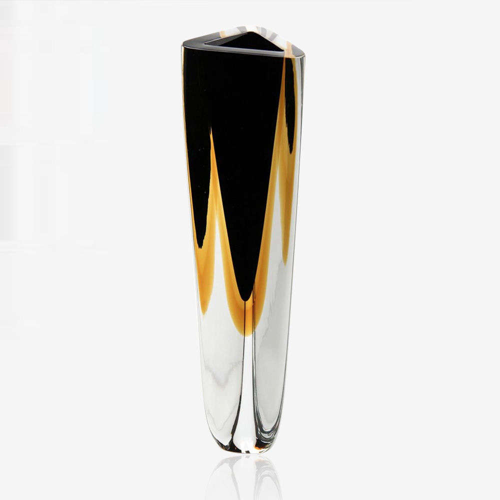 Cá d’Oro Minimalistic Glass Vase Triangle 1 Black-Ambar