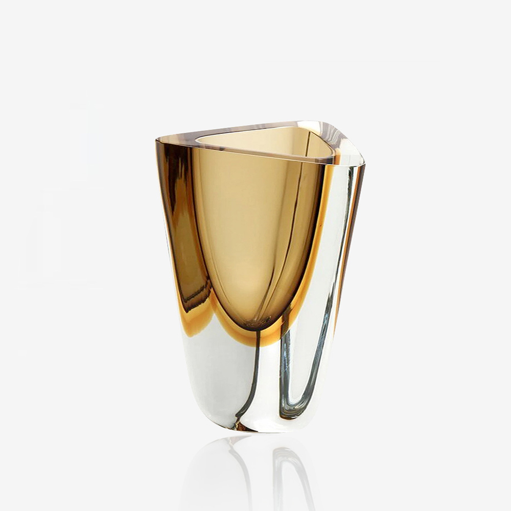 Cá d’Oro Minimalistic Glass Vase Triangle 4 Fume-Ambar
