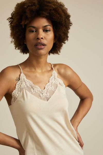 Top with lace sand