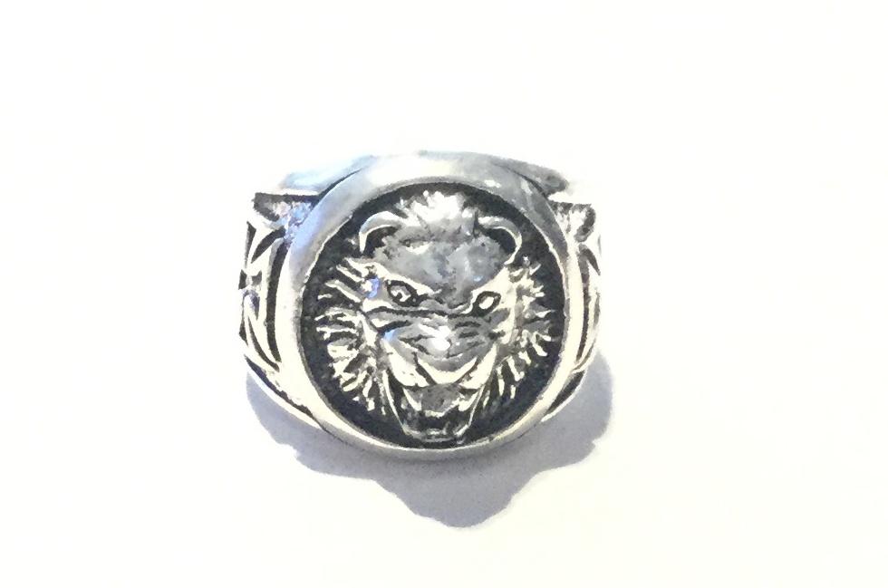 Urbiana Signet Lion Ring