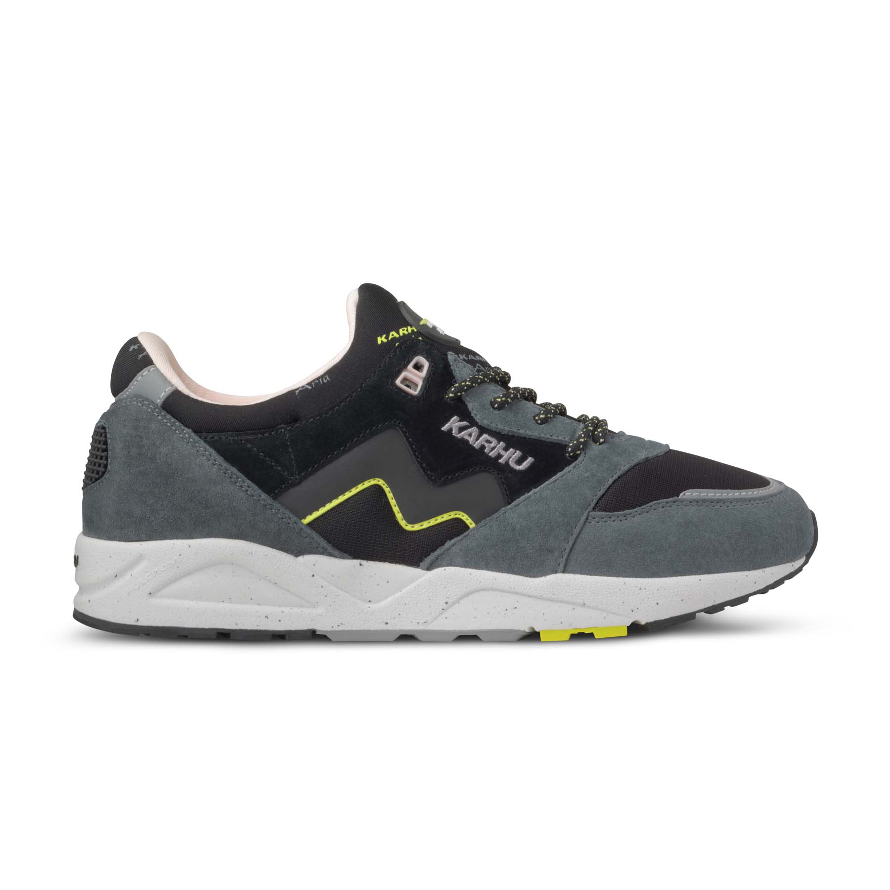 karhu-aria-95-turbulence-jet-black