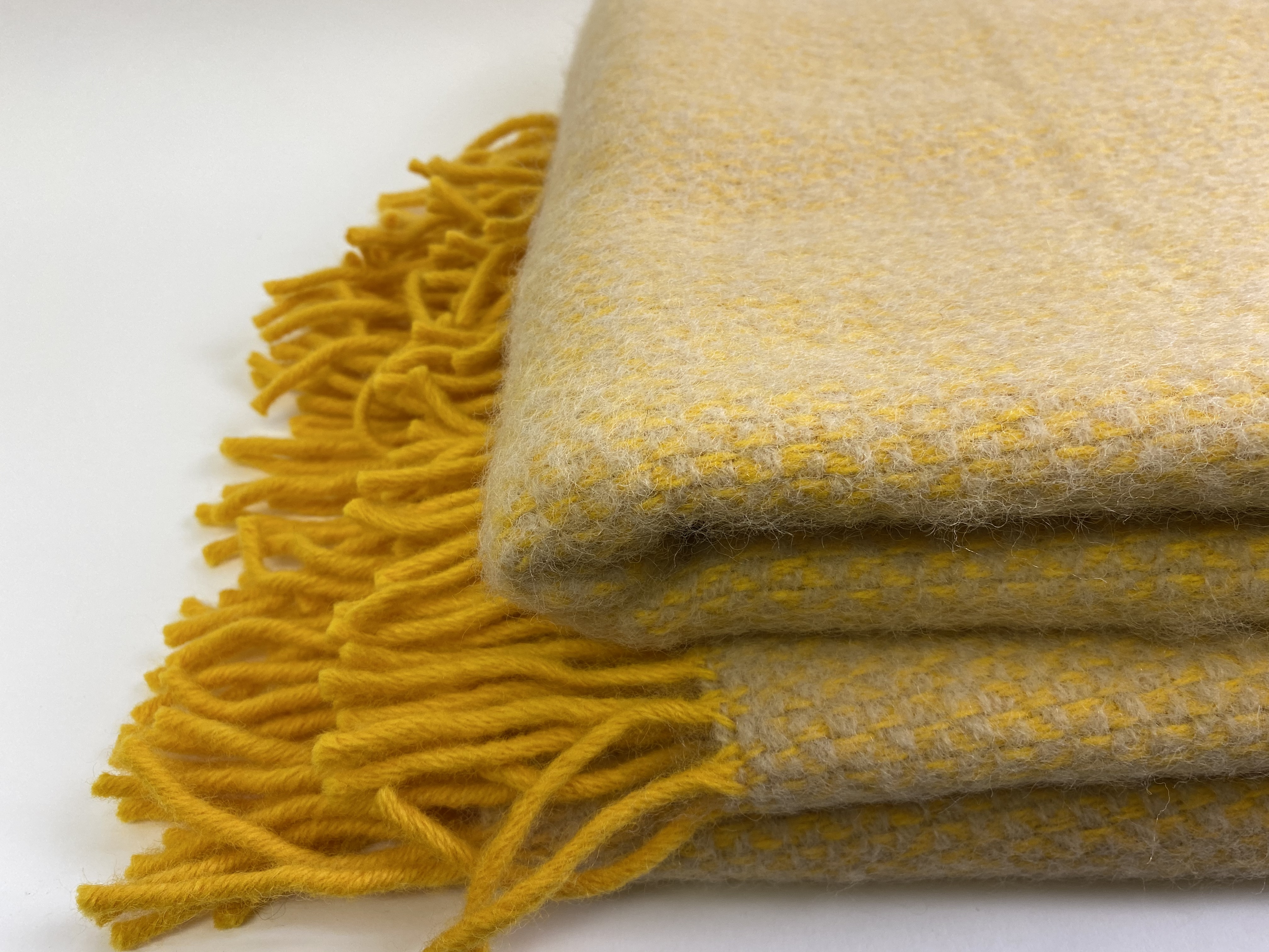 D&T Blanket Wool Punto Yellow Beige FB 3607