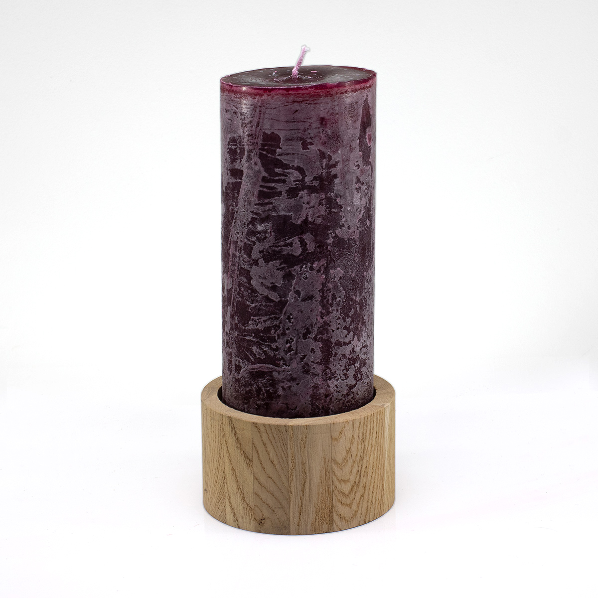 Dekocandle Burgundy Cilinder Candle with Natural Oak Candleholder