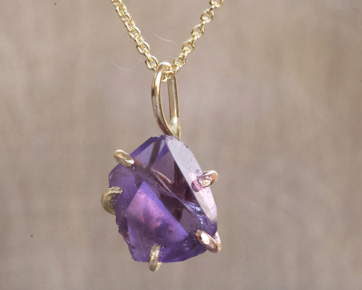 Variance Objects Amethyst Small Stone Pendant On Yellow Gold Cable Chain