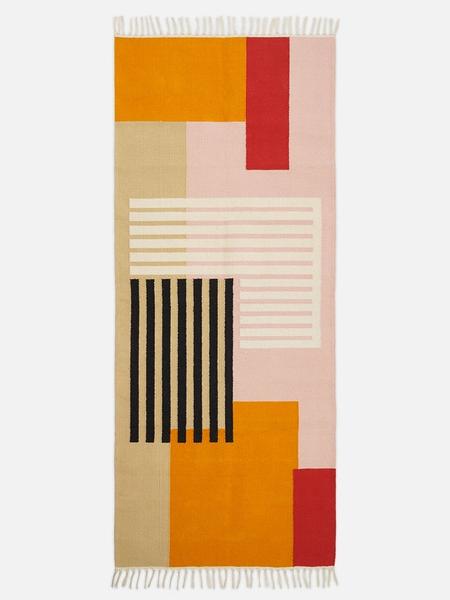 folkdays-cotton-carpet-with-geometric-pattern-pink-beige-long