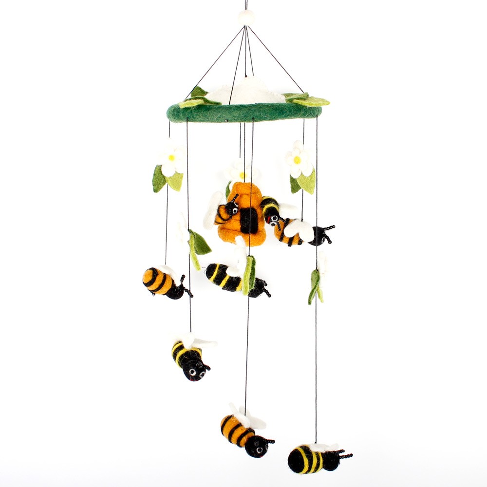 Sjaal met Verhaal Wool Felt Mobile with Flowers and Bees