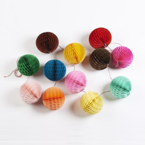 petraboase-paper-ball-garland