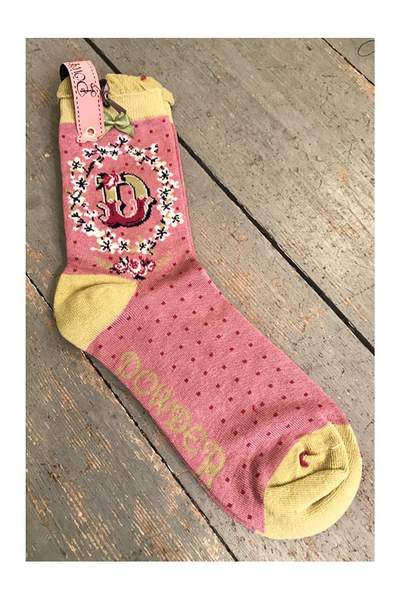 lilac-rose-letter-d-initial-ankle-socks