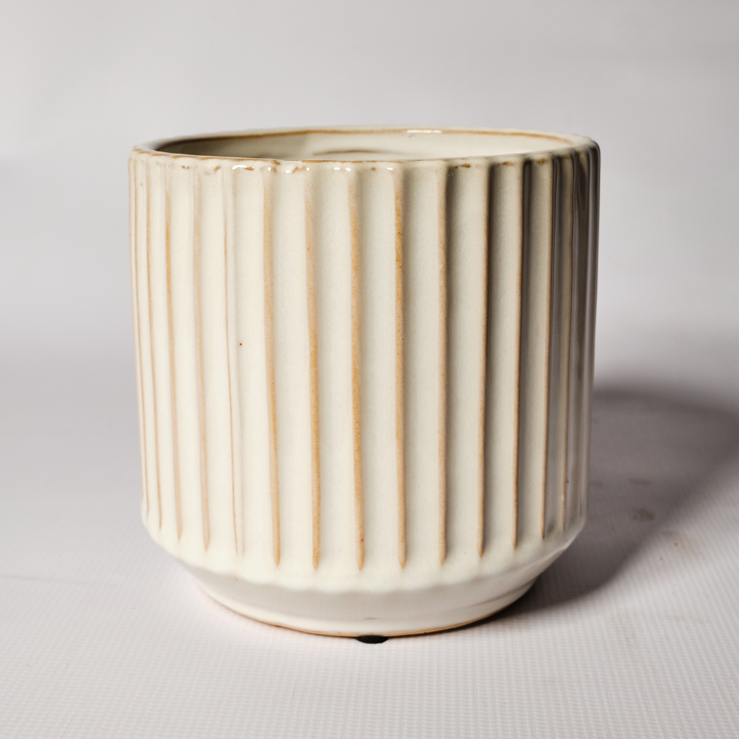 Forest White Ribbed Ceramic Pot