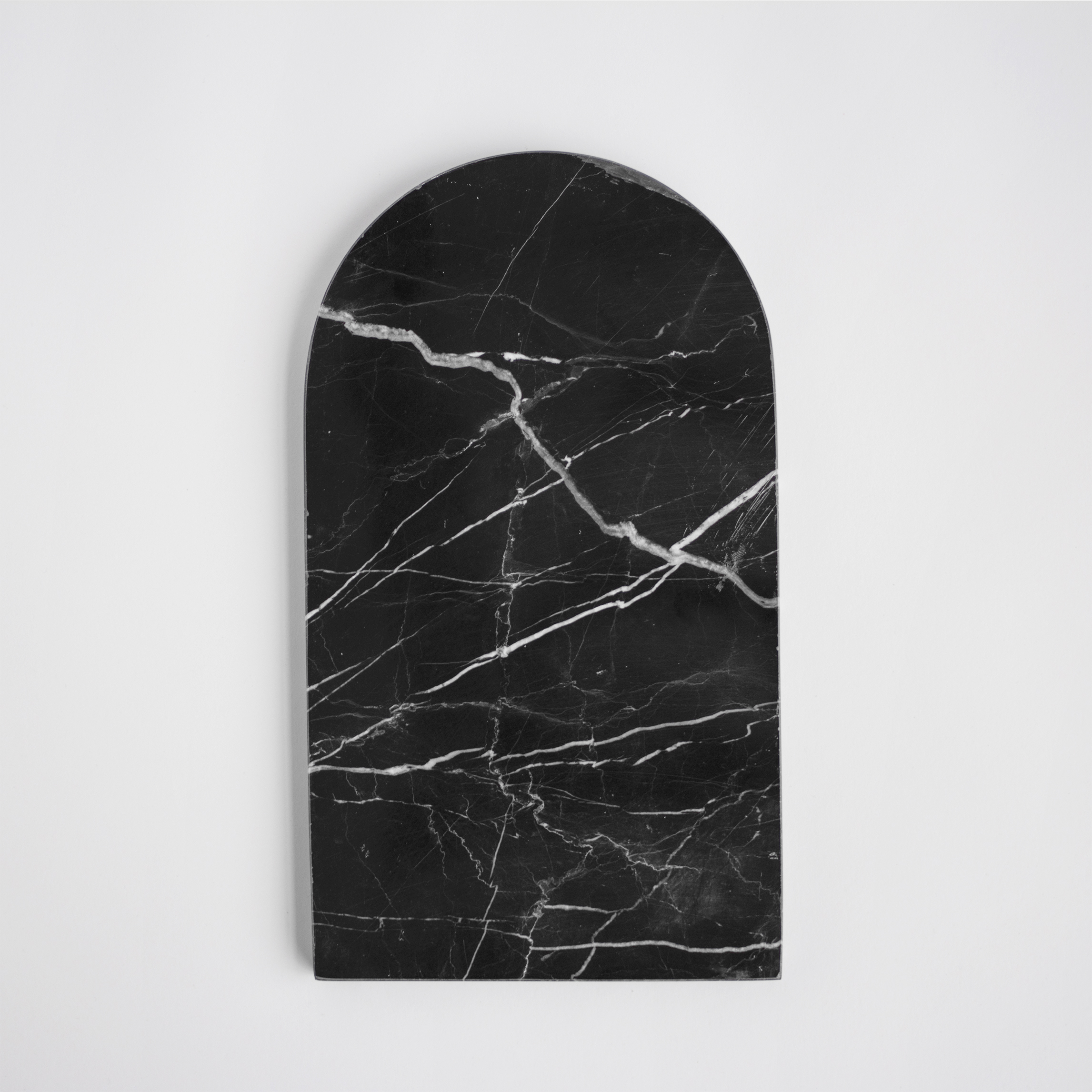 kiwano-concept-black-marble-arched-platter