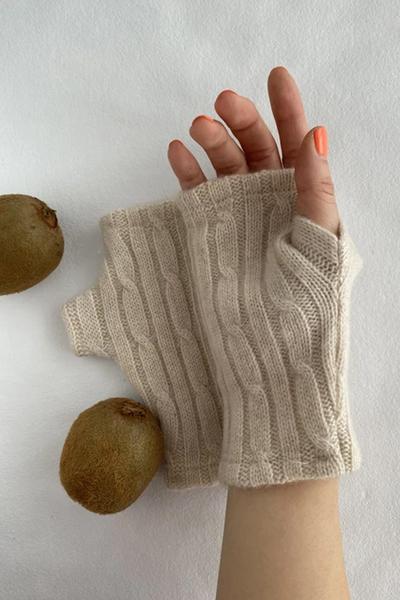 The Mercantile London Cashmere Cream Cableknit Long Mitts