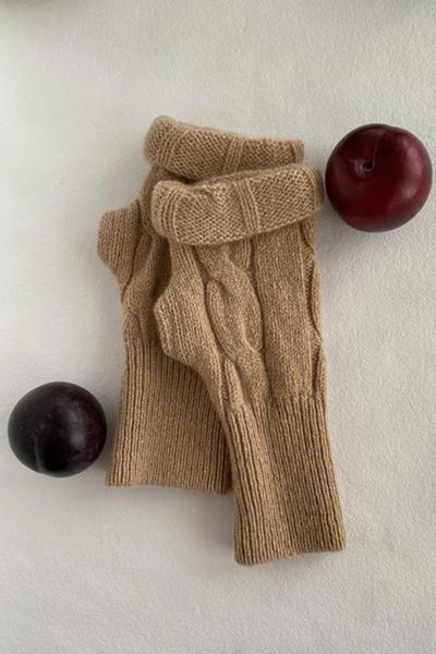 The Mercantile London Cashmere Biscuit Cableknit Long Mitts