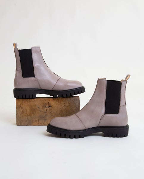 Beaumont Organic AW22 Milan Chelsea Boot In Grey
