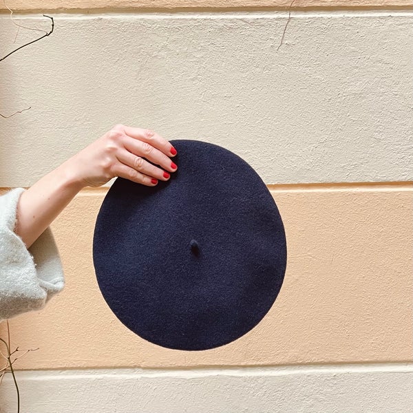 Beret from soft merino wool - Navy