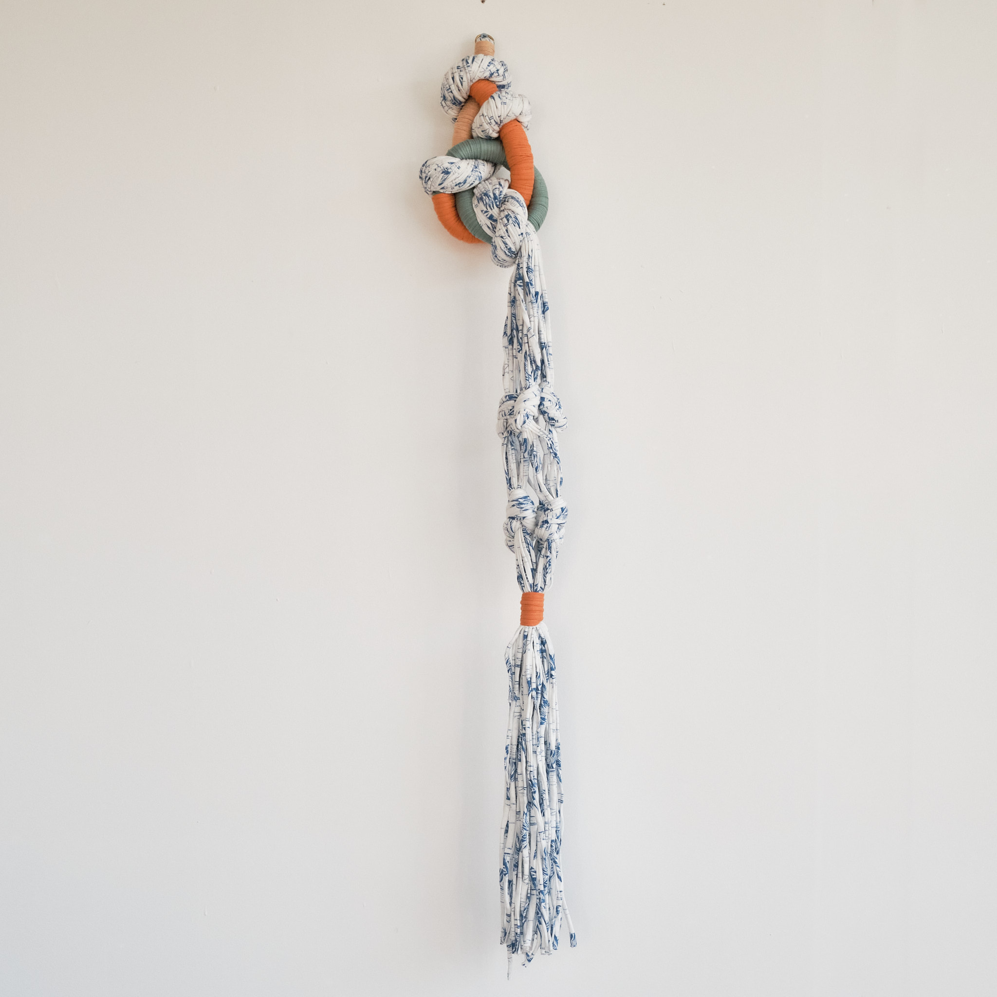 Sarora Knots Recycled Cotton Plant Hanger - Statement in Marbled Blue & White