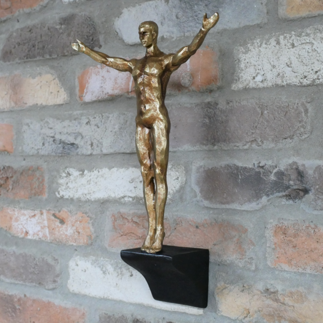 &Quirky Gold Diving Man Wall Ornament