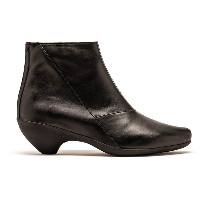 Tracey Neuls GINGER Smoke | Black Leather Cycle Friendly Boot