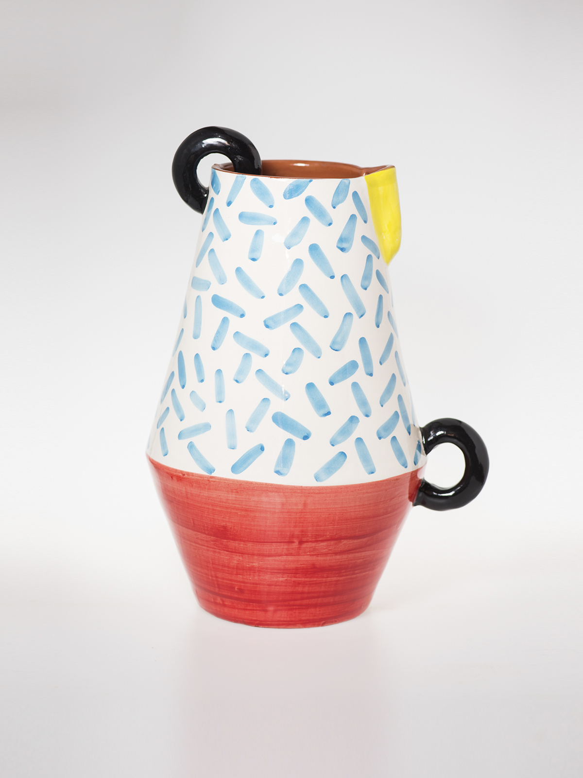 pura-cal-handmade-terracota-caneco-red-and-blue-dots-vase-zuvi-zeva-zivi