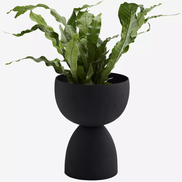 Black Metal Raised Cup Planter