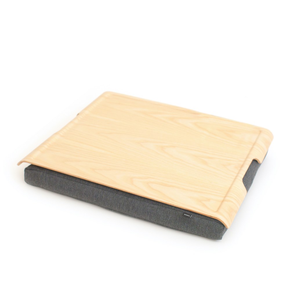Bosign Bosign Laptray Large Antislip Ash Wood Top With Salt  &  Pepper Cushion
