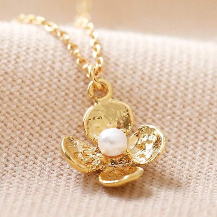 Small Flower Necklace With Pearl