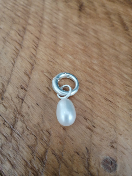 Sence Essentials Snow Charm With Freshwater Pearl In Silver