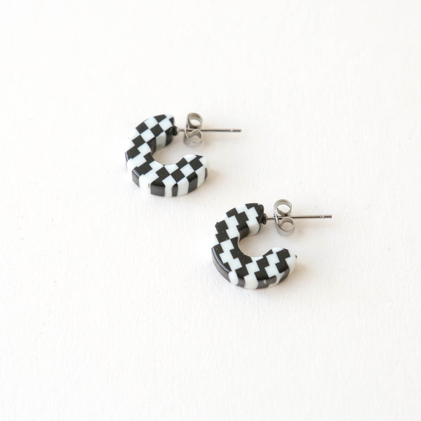 NAT + NOOR 'mali' Hoops In Checkered Black And White