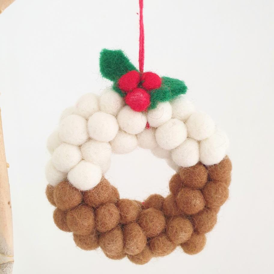 felt-so-good-mini-christmas-pudding-wreath-2