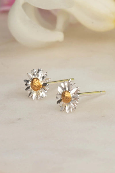 amanda-coleman-silver-and-gold-ditsy-daisy-studs