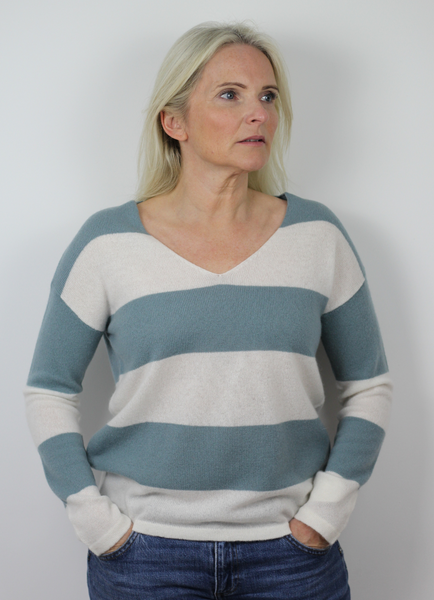 Clova V Neck Cashmere Sage/white