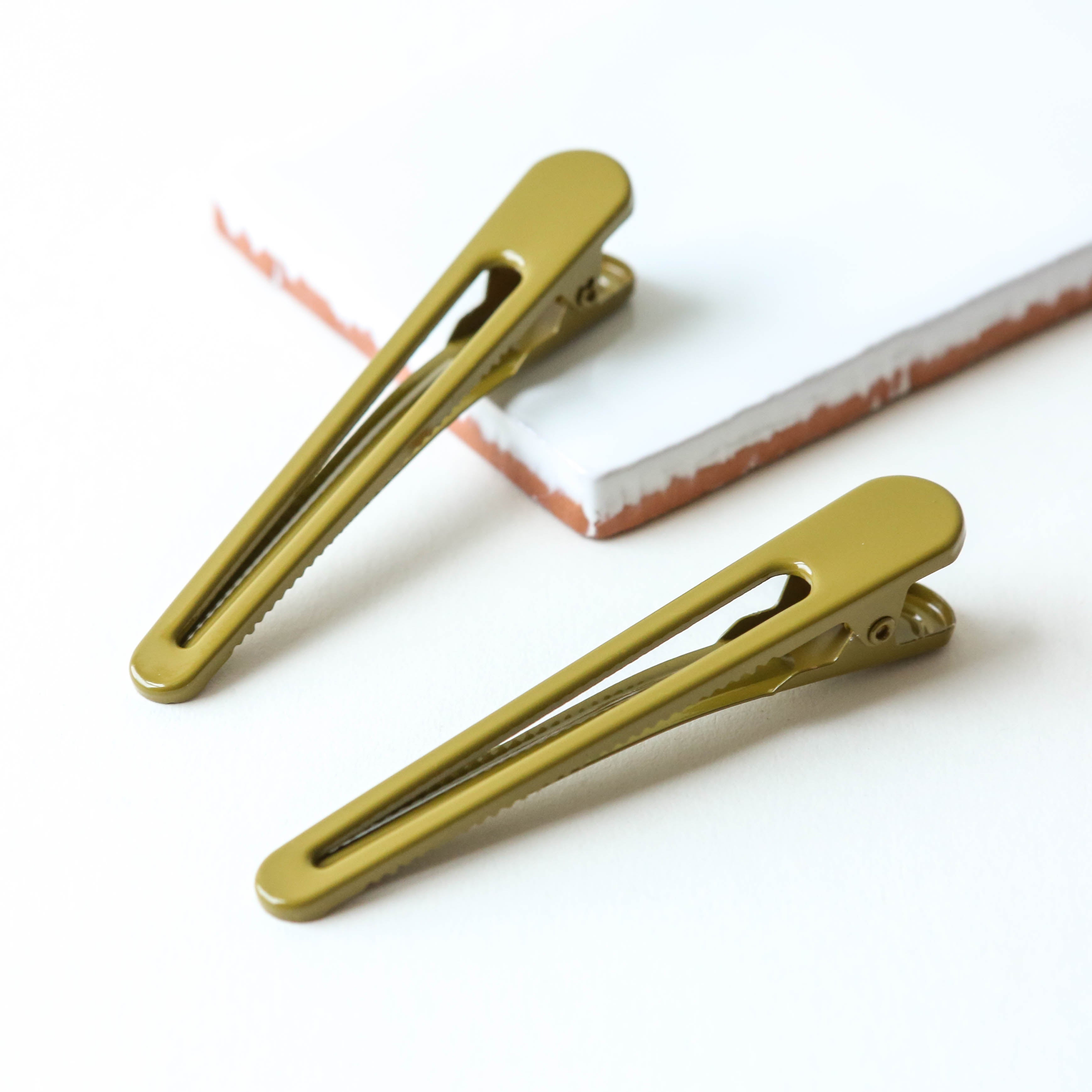 NAT + NOOR Triangle Hair Clips In Olive