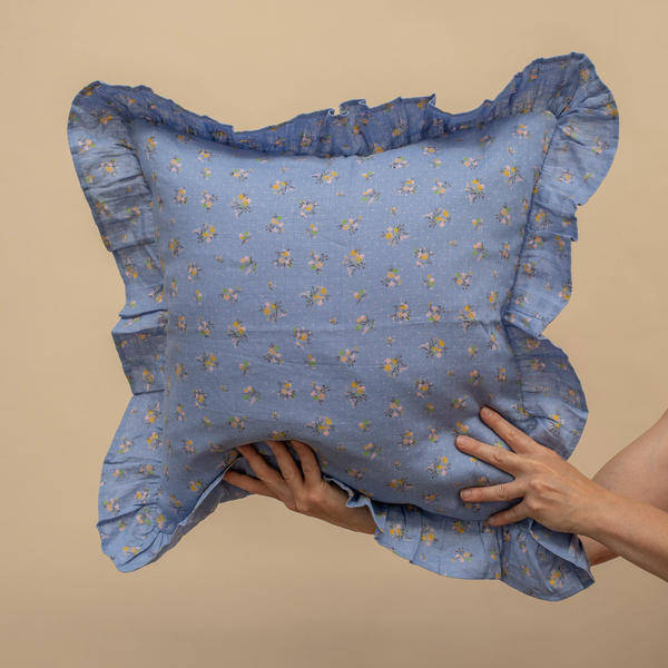 Cornflower Kimppu Frill Cushion