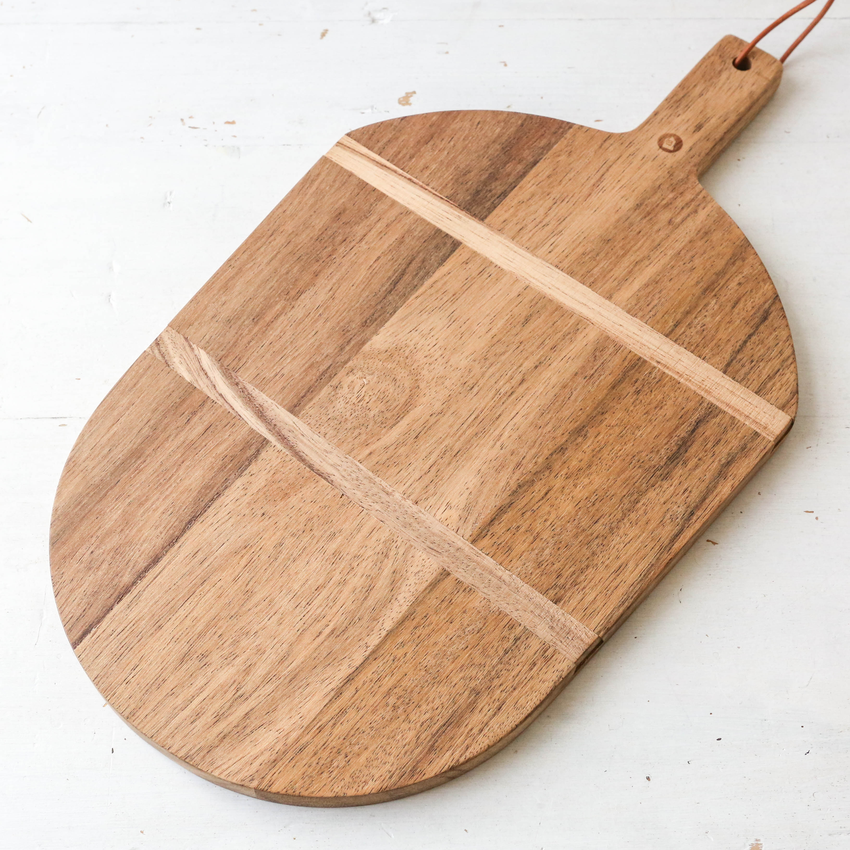 House Doctor Carve Walnut Wood Chopping Board