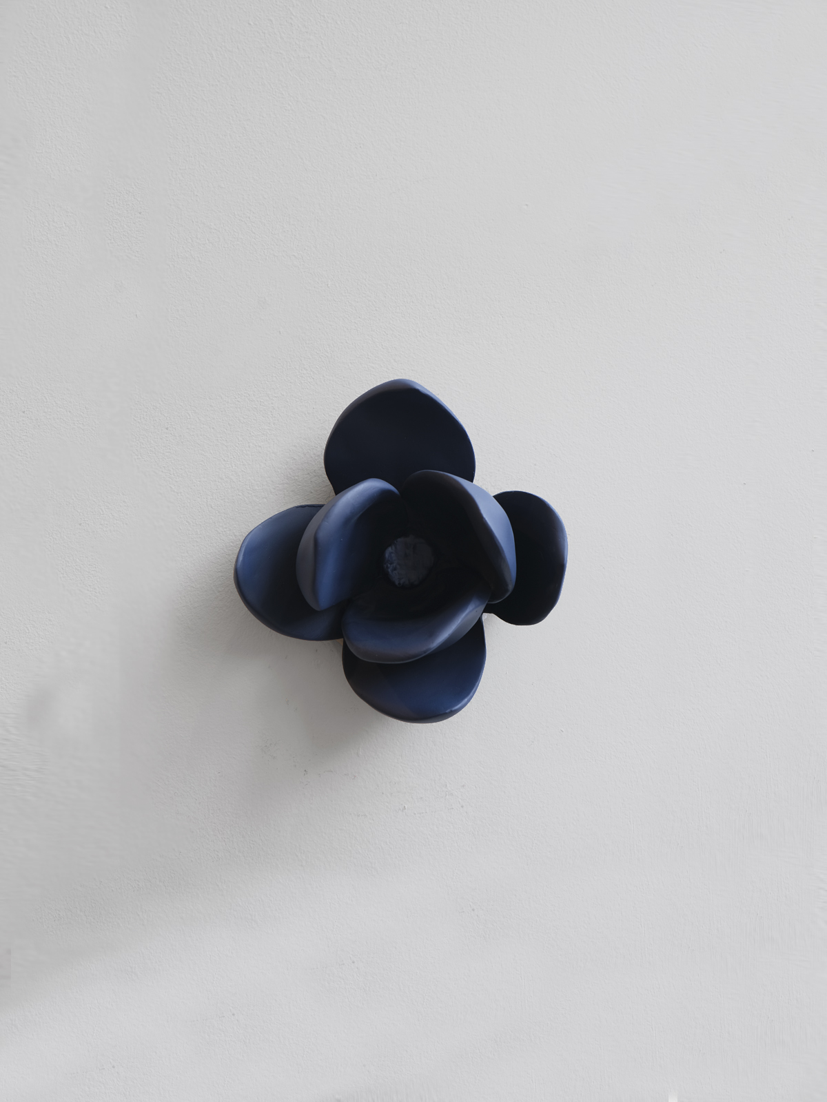 Iva Viana Magnolia Flower Small - Dark Blue Plaster Sculpture Decor
