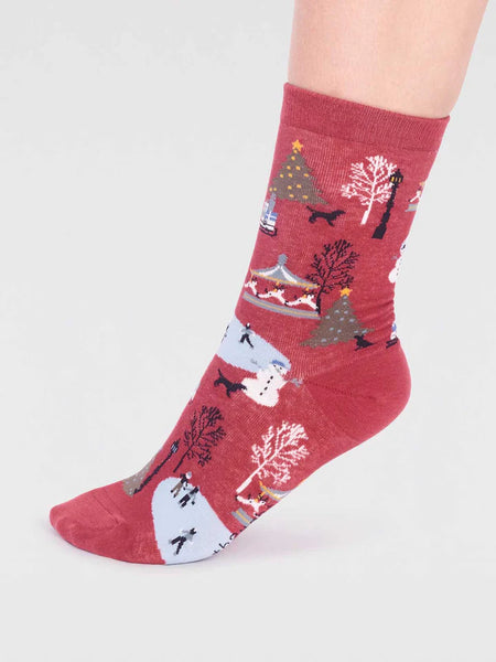 Gloria Gots Organic Cotton Christmas Scene Socks - Brick Red