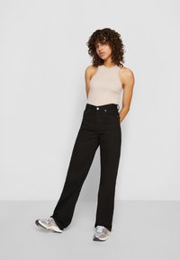 Moxy Straight - Solid Black