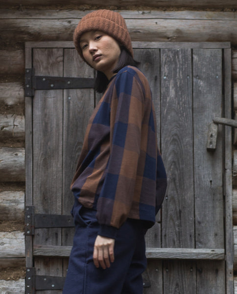 Beaumont Organic Aw23 Sierra Cay Knitted Check Top In Walnut And Night Sky Check