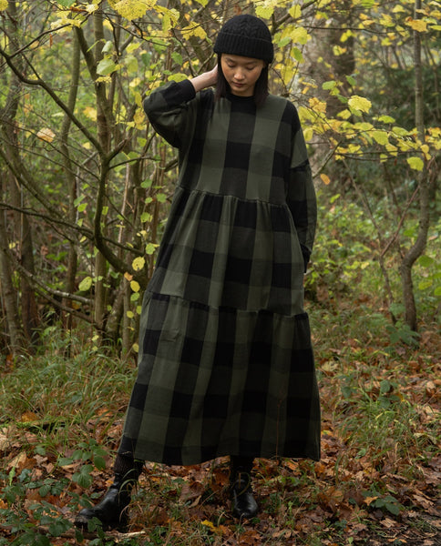 Beaumont Organic Aw23 Matilda-cay Knitted Check Dress In Rosin Green And Black Check