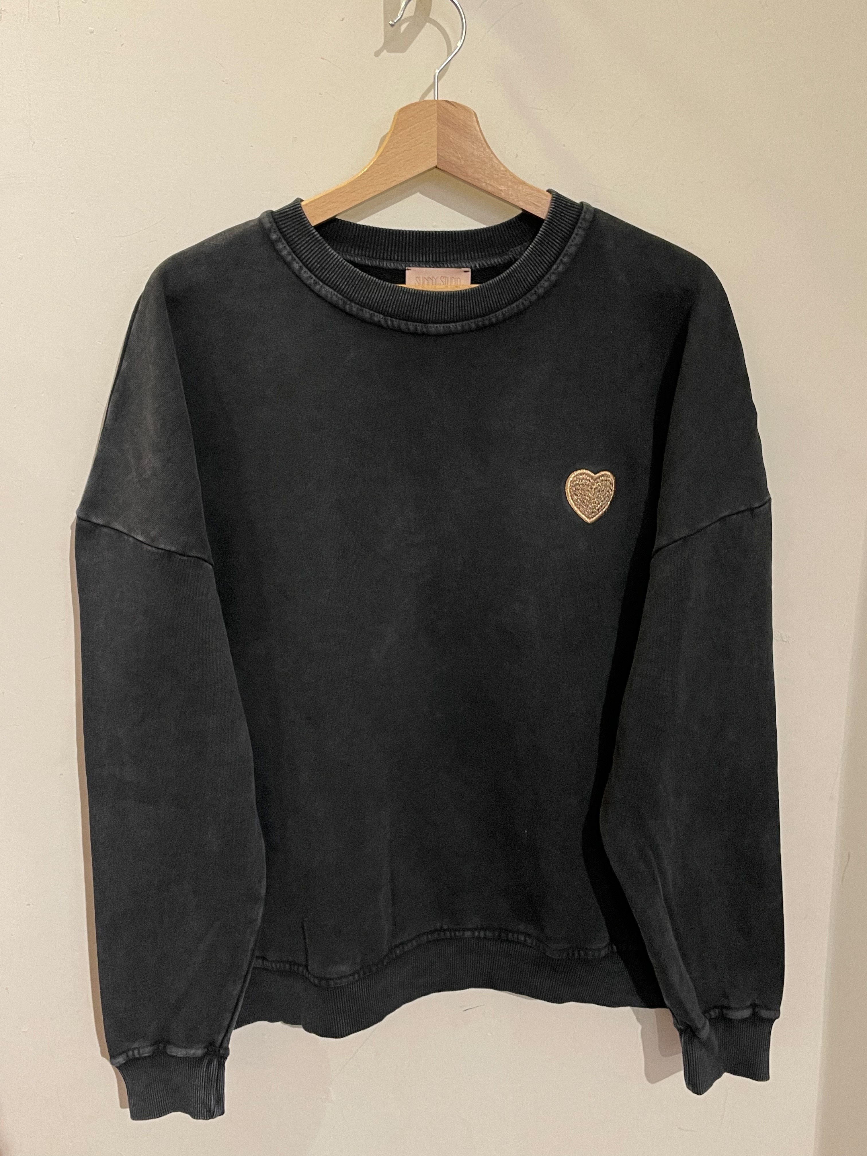 Oversize black embroidered sweatshirt