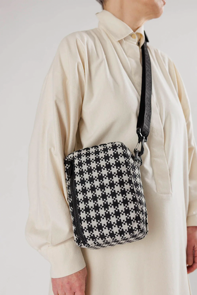 baggu-black-and-white-pixel-gingham-sport-crossbody-bag