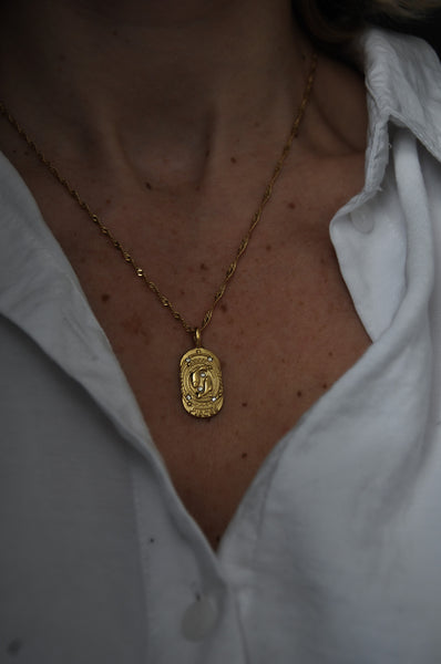 bon bon fistral Pisces 18k Gold Zodiac Pendent Necklace