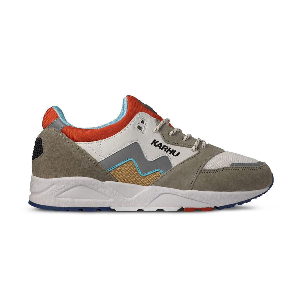 Karhu Aria 95 "the Forest Rules" Abbey Stone/ Silver