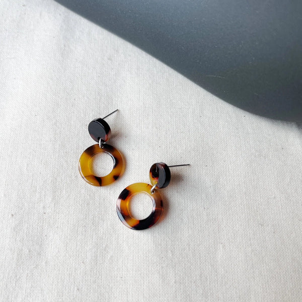 Mini Tortoise Shell Circle Earrings