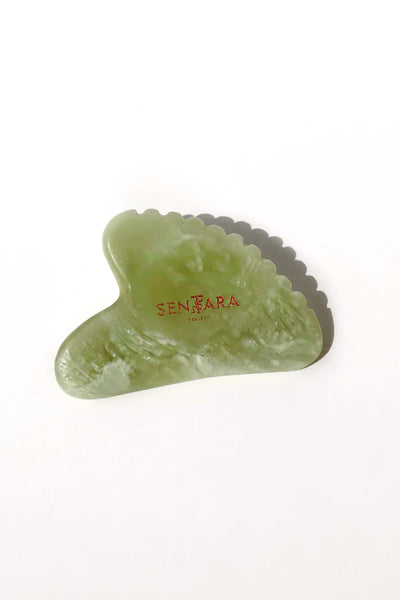 Gua sha in green jade - tooth heart