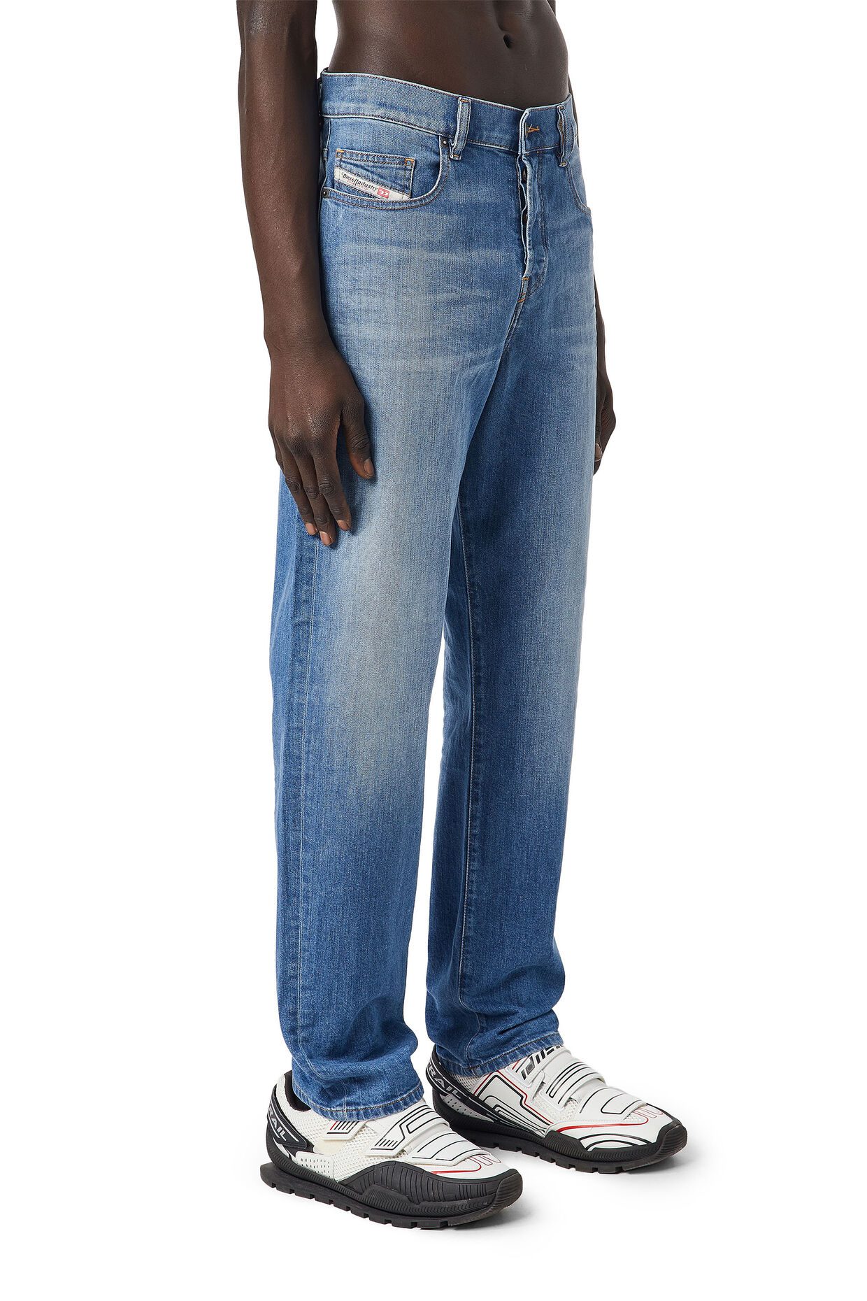 diesel-2020-d-viker-0ehaj-straight-relaxed-stretch-jeans