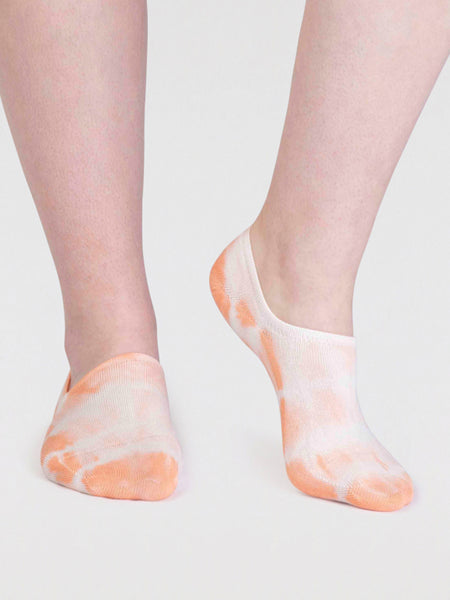 Thought Spw840 Anca Bamboo Tie Dye No-show Socks In Coral Orange